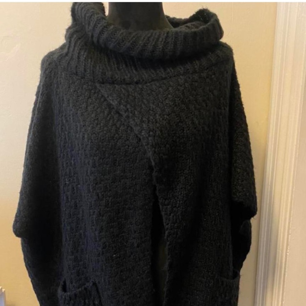 NWOT Steve Madden Shawl sweater